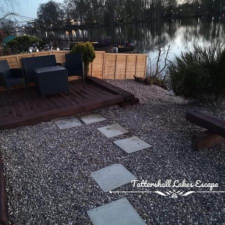 Meridian Tattershall Lakes Escape - Lakeside Lodge Caravan With A Fishing Peg Luxury Hot Tub Екстер'єр фото