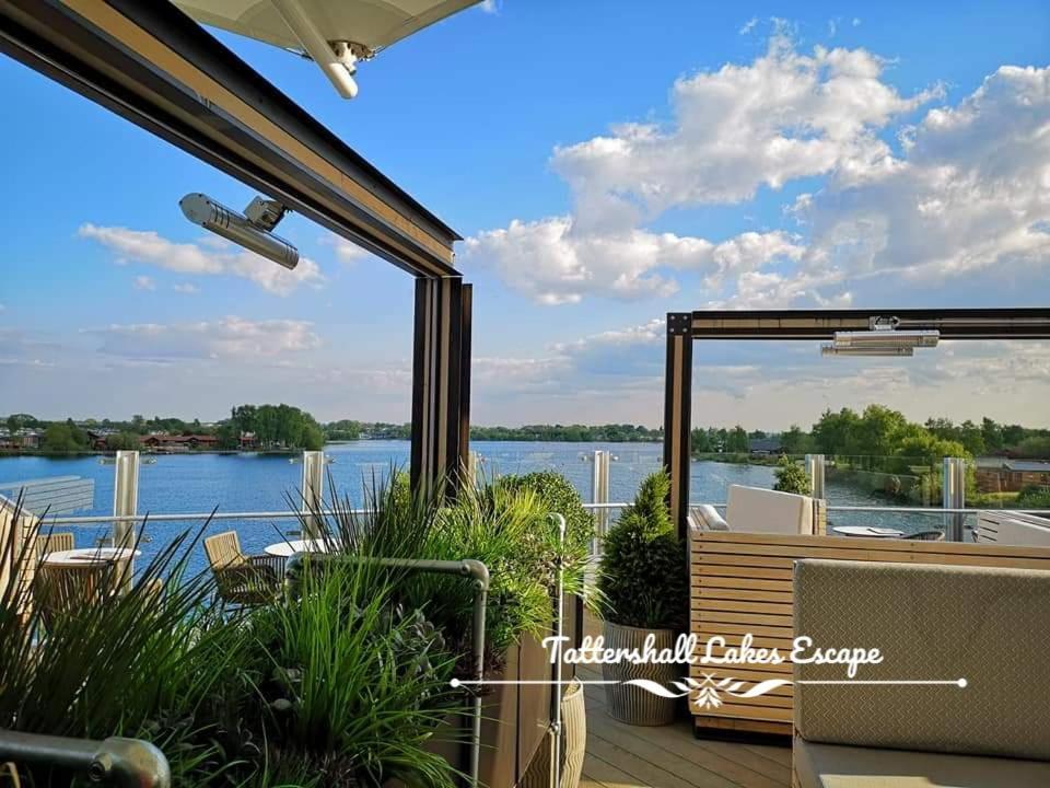 Meridian Tattershall Lakes Escape - Lakeside Lodge Caravan With A Fishing Peg Luxury Hot Tub Екстер'єр фото