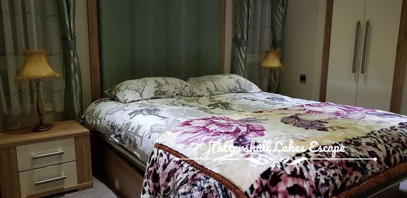 Meridian Tattershall Lakes Escape - Lakeside Lodge Caravan With A Fishing Peg Luxury Hot Tub Екстер'єр фото
