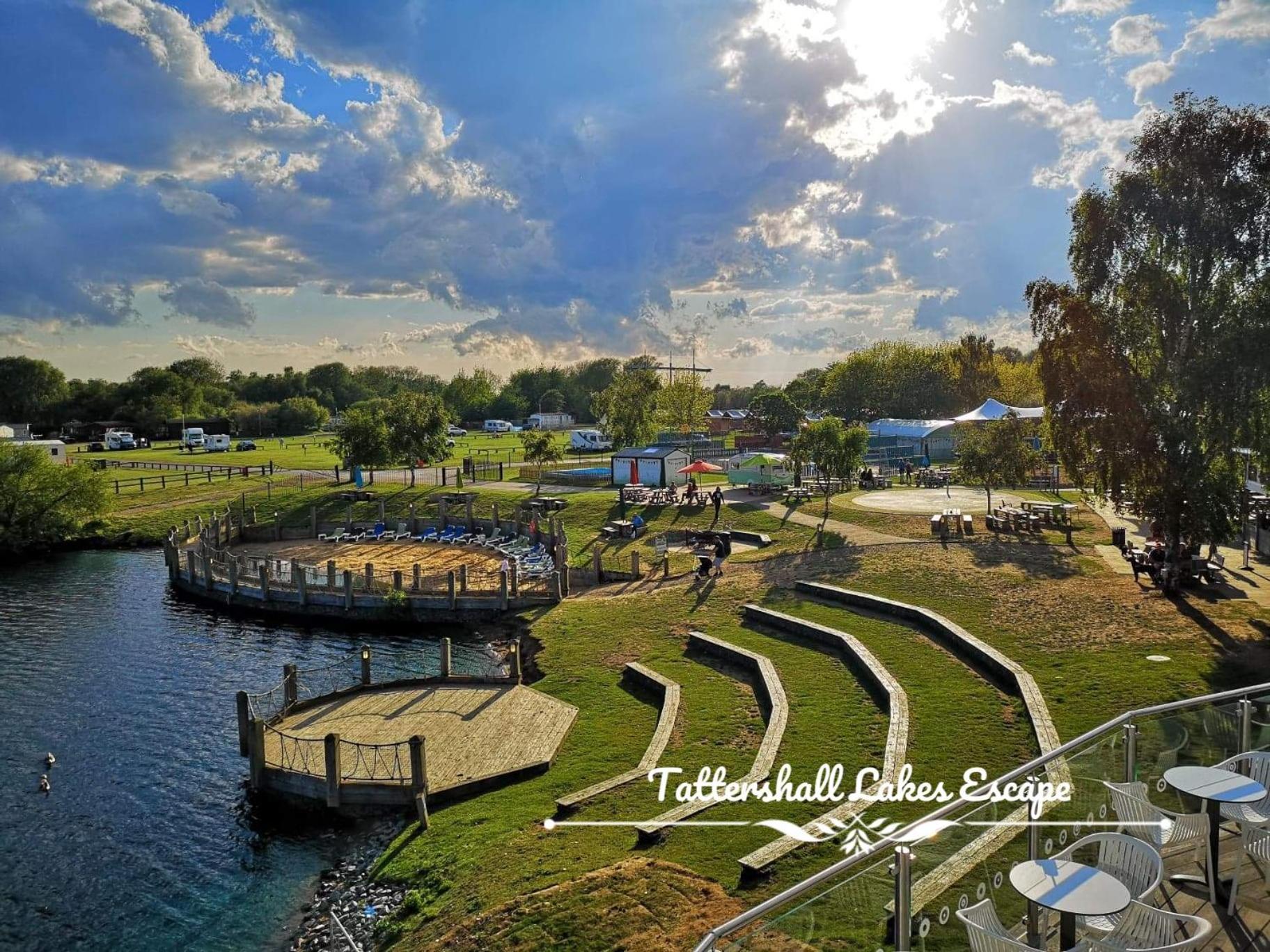 Meridian Tattershall Lakes Escape - Lakeside Lodge Caravan With A Fishing Peg Luxury Hot Tub Екстер'єр фото