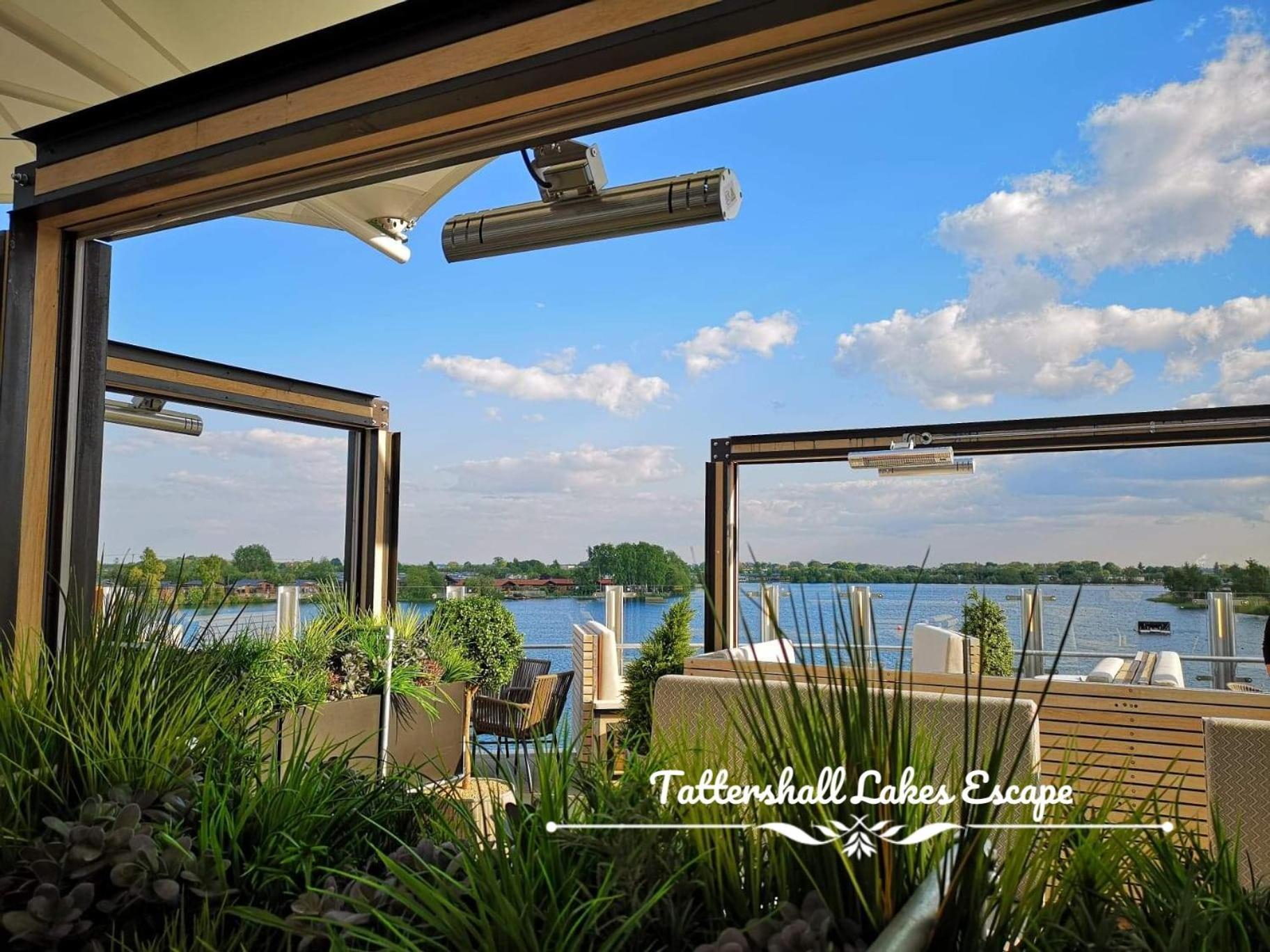 Meridian Tattershall Lakes Escape - Lakeside Lodge Caravan With A Fishing Peg Luxury Hot Tub Екстер'єр фото
