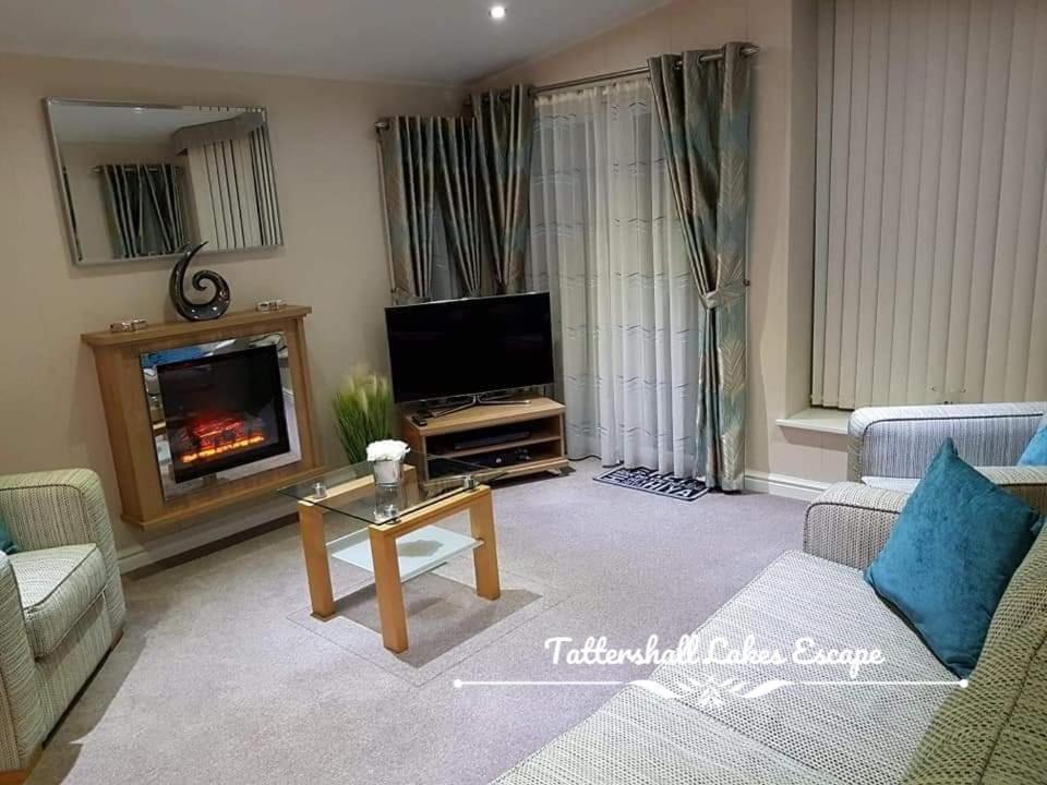 Meridian Tattershall Lakes Escape - Lakeside Lodge Caravan With A Fishing Peg Luxury Hot Tub Екстер'єр фото