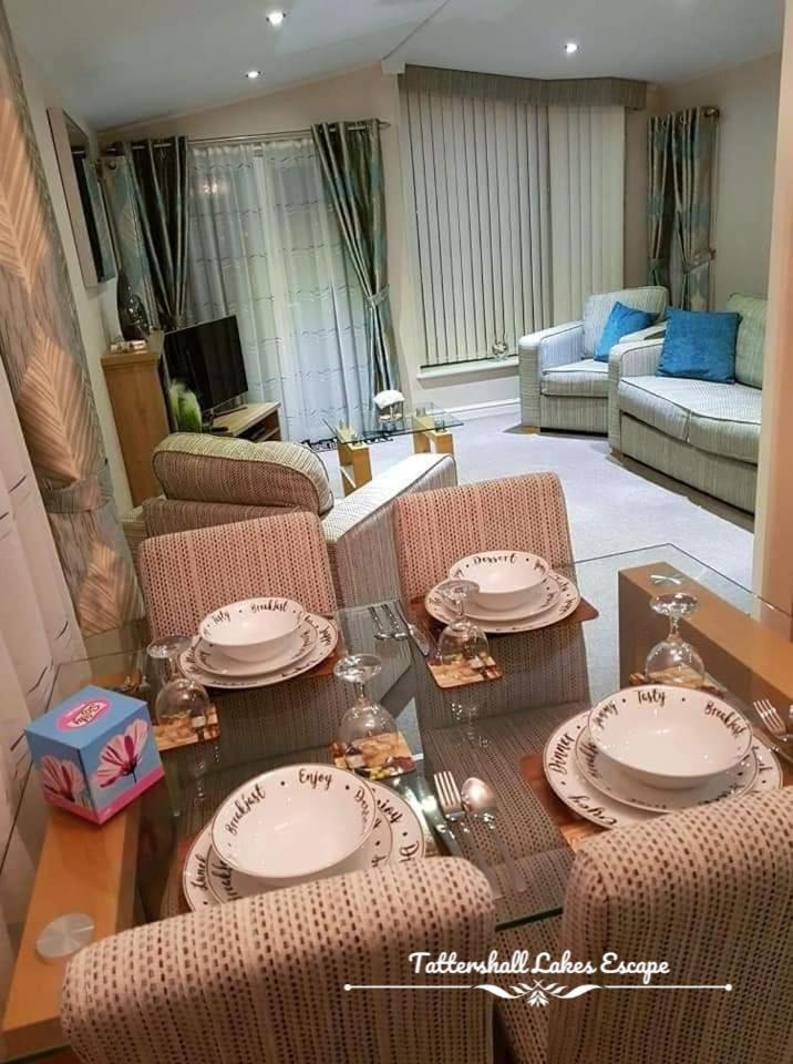 Meridian Tattershall Lakes Escape - Lakeside Lodge Caravan With A Fishing Peg Luxury Hot Tub Екстер'єр фото