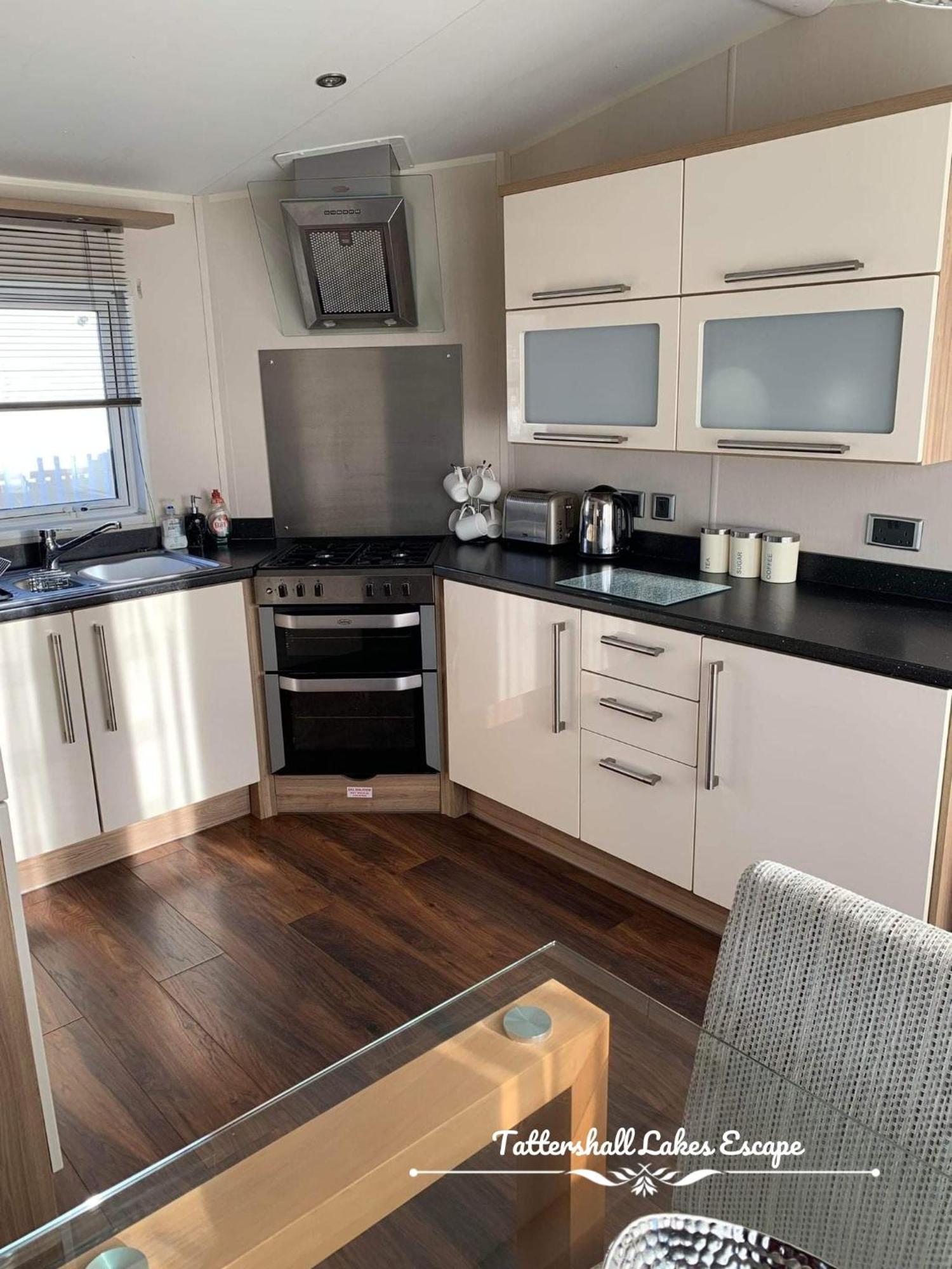 Meridian Tattershall Lakes Escape - Lakeside Lodge Caravan With A Fishing Peg Luxury Hot Tub Екстер'єр фото