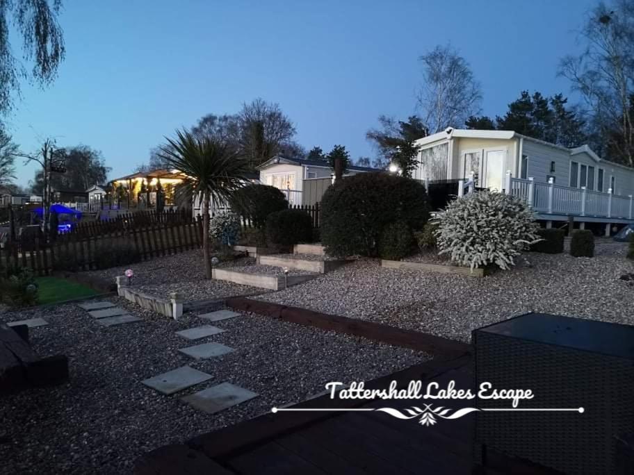 Meridian Tattershall Lakes Escape - Lakeside Lodge Caravan With A Fishing Peg Luxury Hot Tub Екстер'єр фото