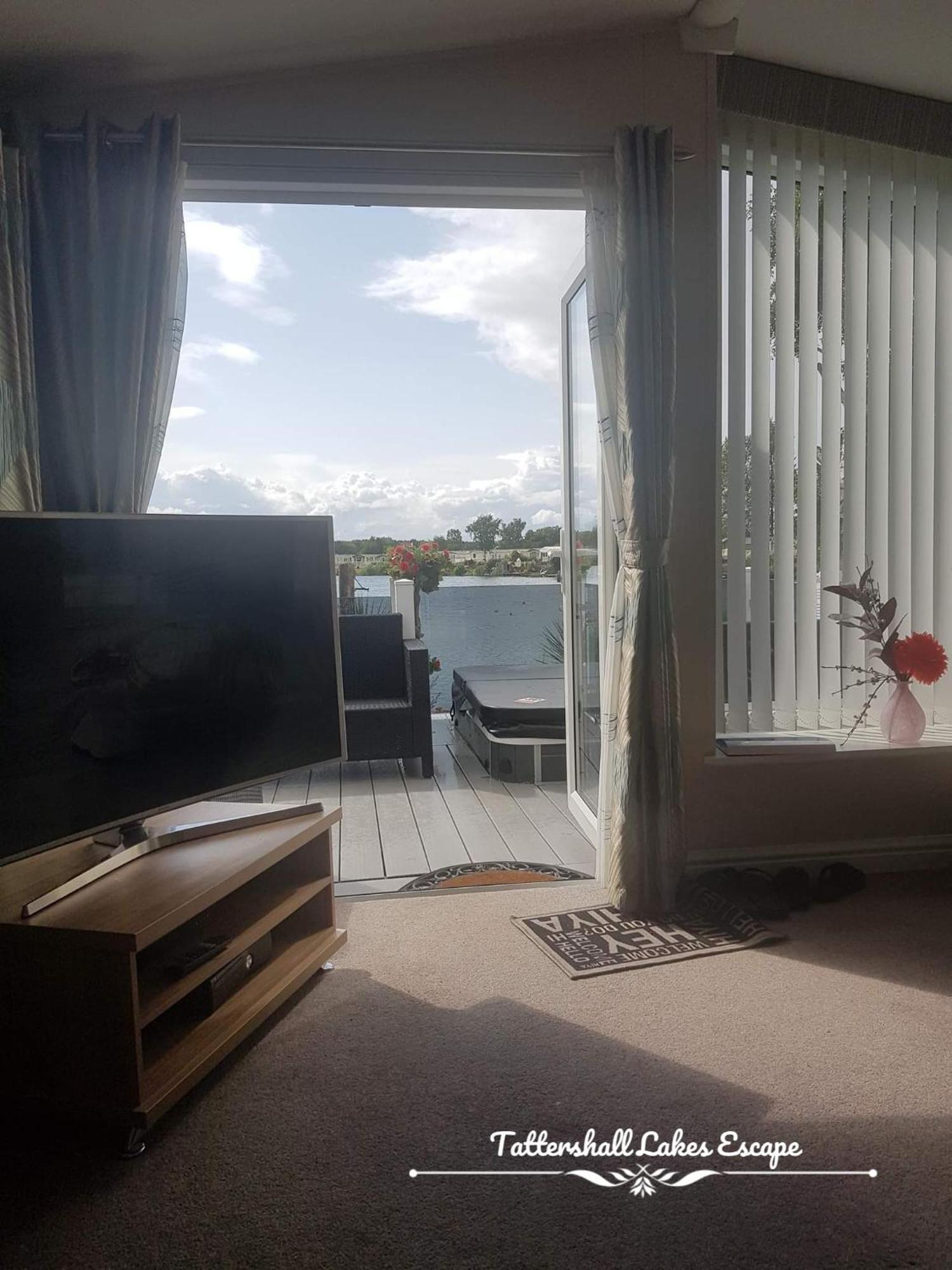 Meridian Tattershall Lakes Escape - Lakeside Lodge Caravan With A Fishing Peg Luxury Hot Tub Екстер'єр фото