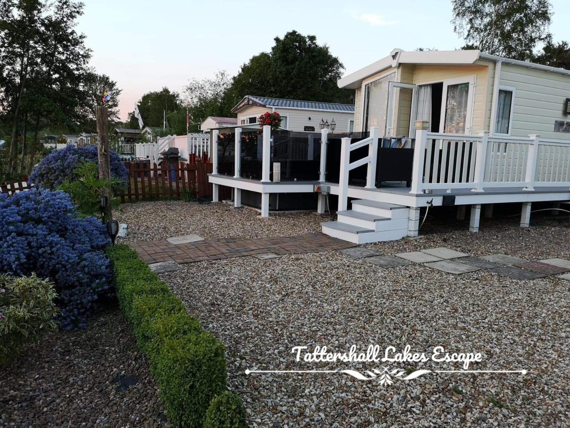 Meridian Tattershall Lakes Escape - Lakeside Lodge Caravan With A Fishing Peg Luxury Hot Tub Екстер'єр фото
