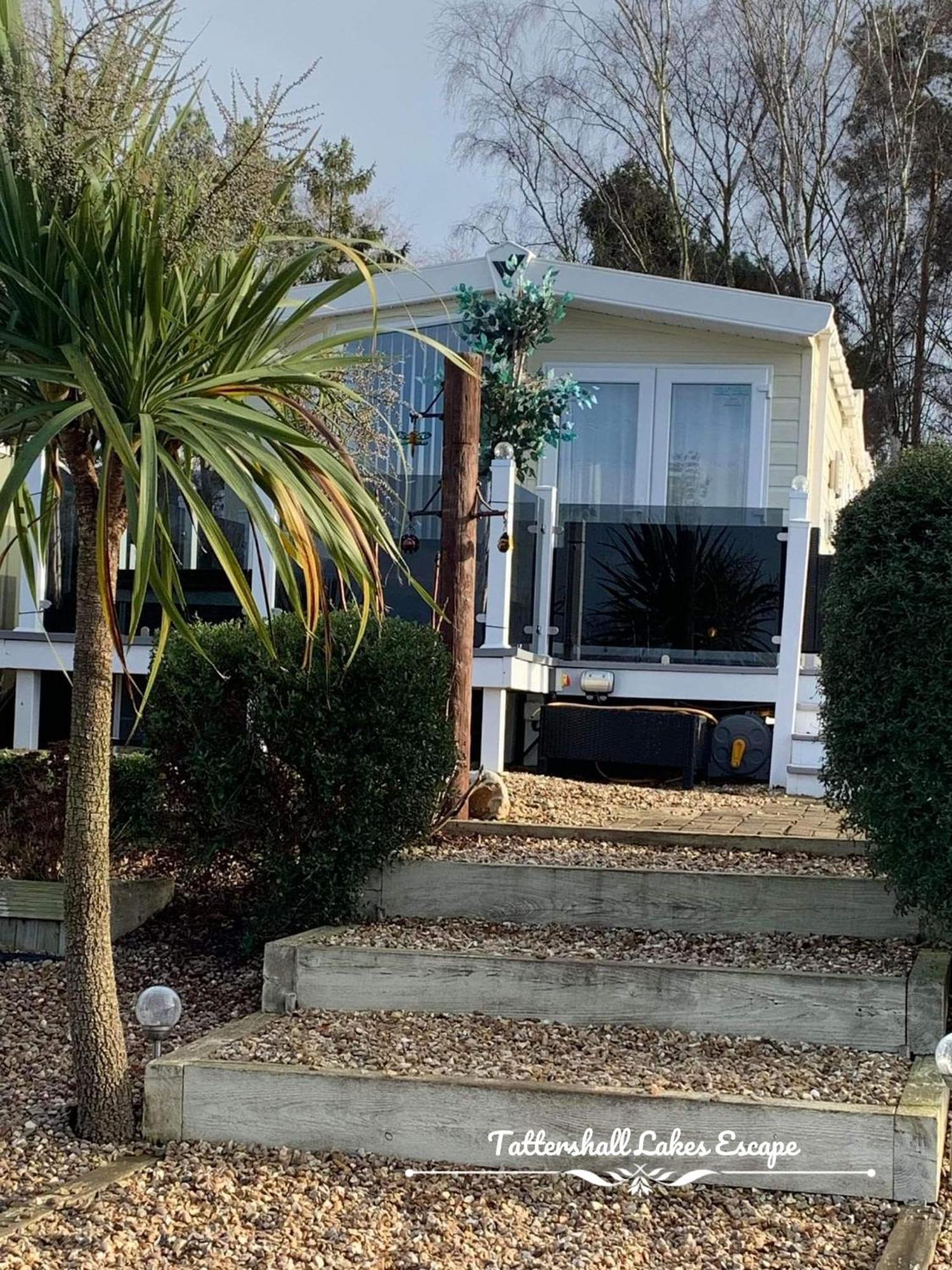 Meridian Tattershall Lakes Escape - Lakeside Lodge Caravan With A Fishing Peg Luxury Hot Tub Екстер'єр фото